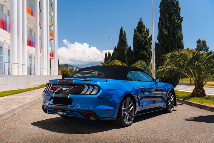 Аренда синего Ford Mustang Shelby 2021