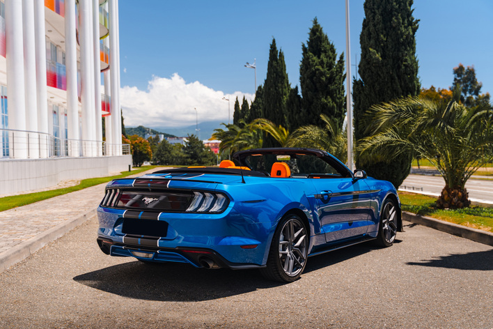 Аренда синего Ford Mustang Shelby 2021