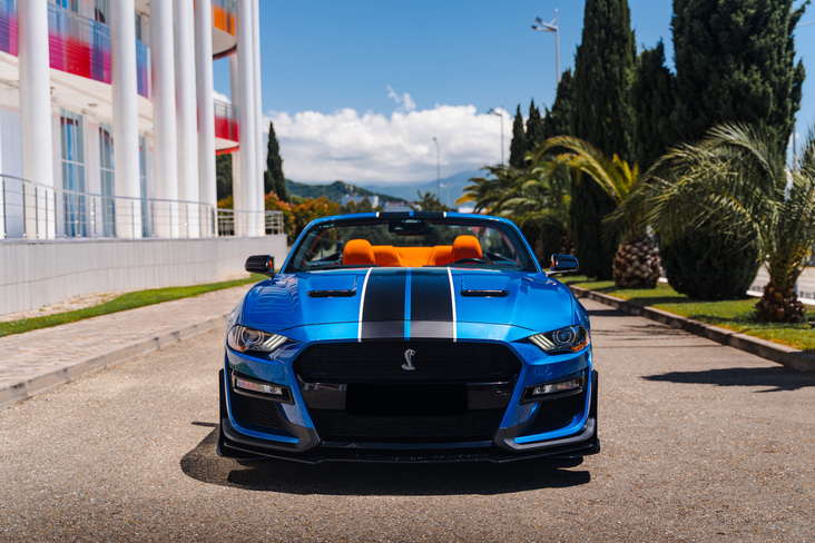 Аренда синего Ford Mustang Shelby 2021