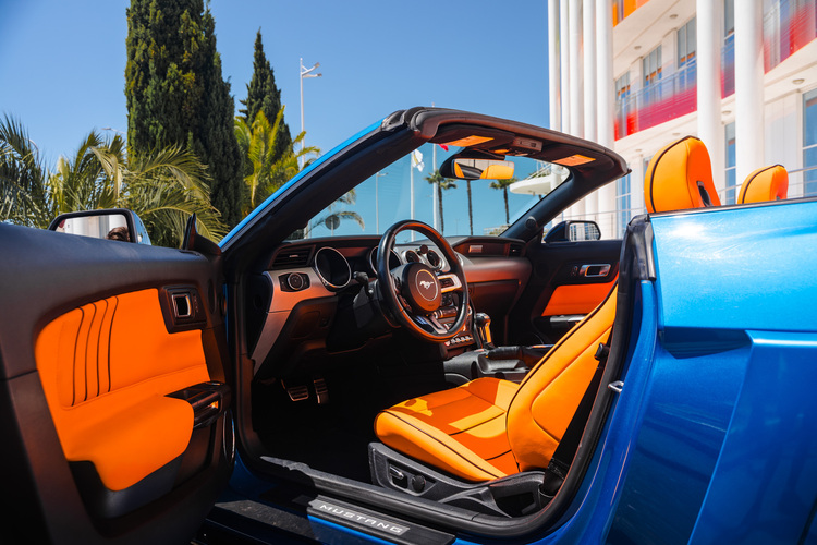 Аренда синего Ford Mustang Shelby 2021
