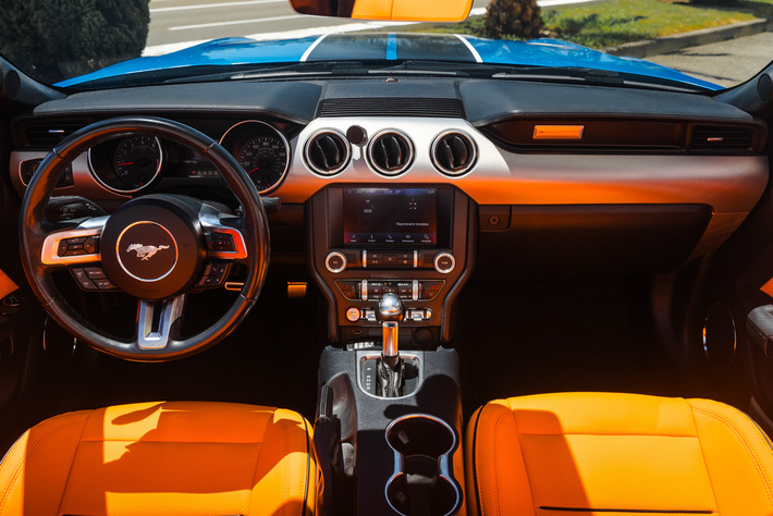 Аренда синего Ford Mustang Shelby 2021
