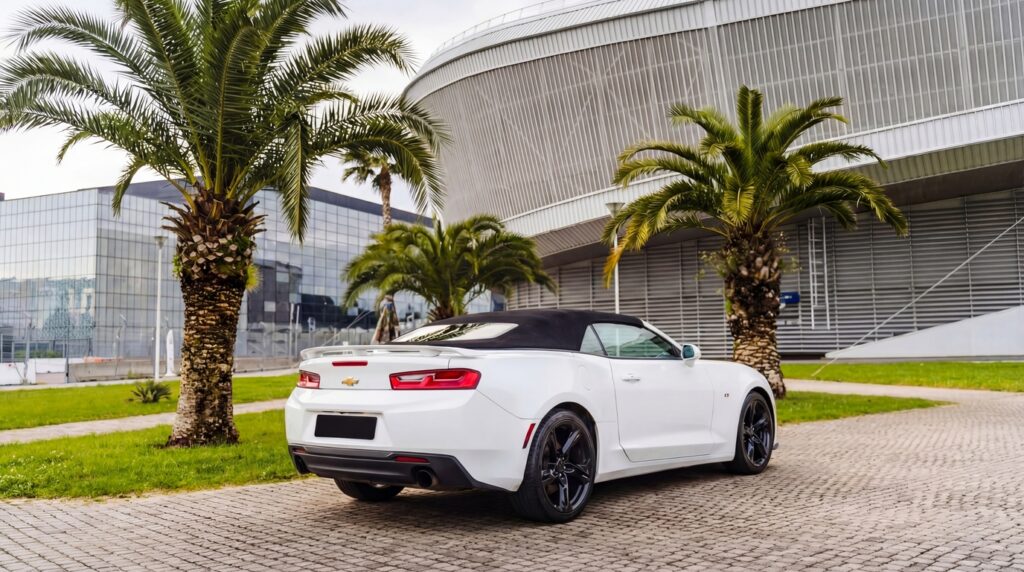 Chevrolet Camaro белый