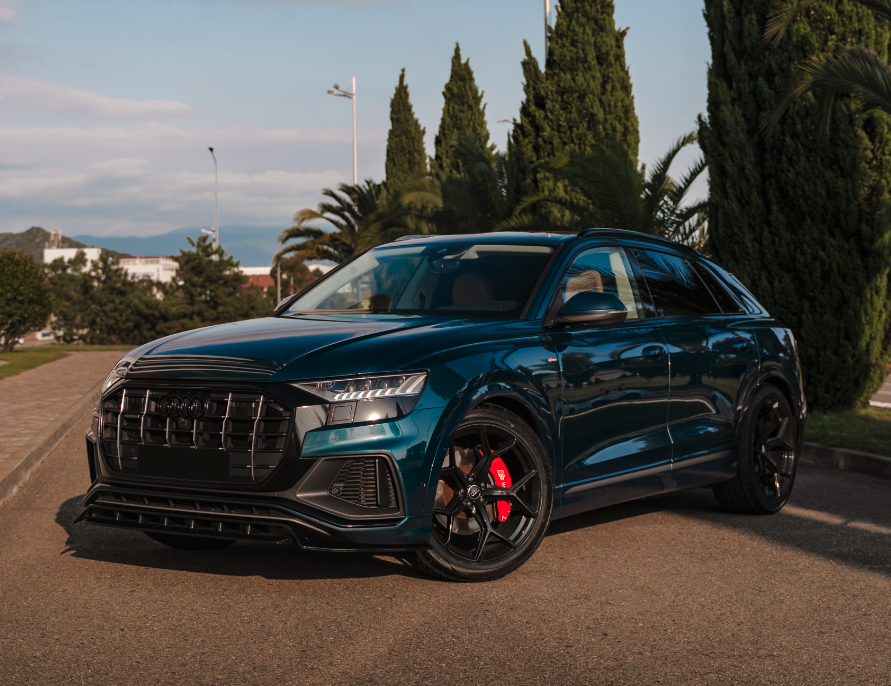 AUDI Q8 Blue