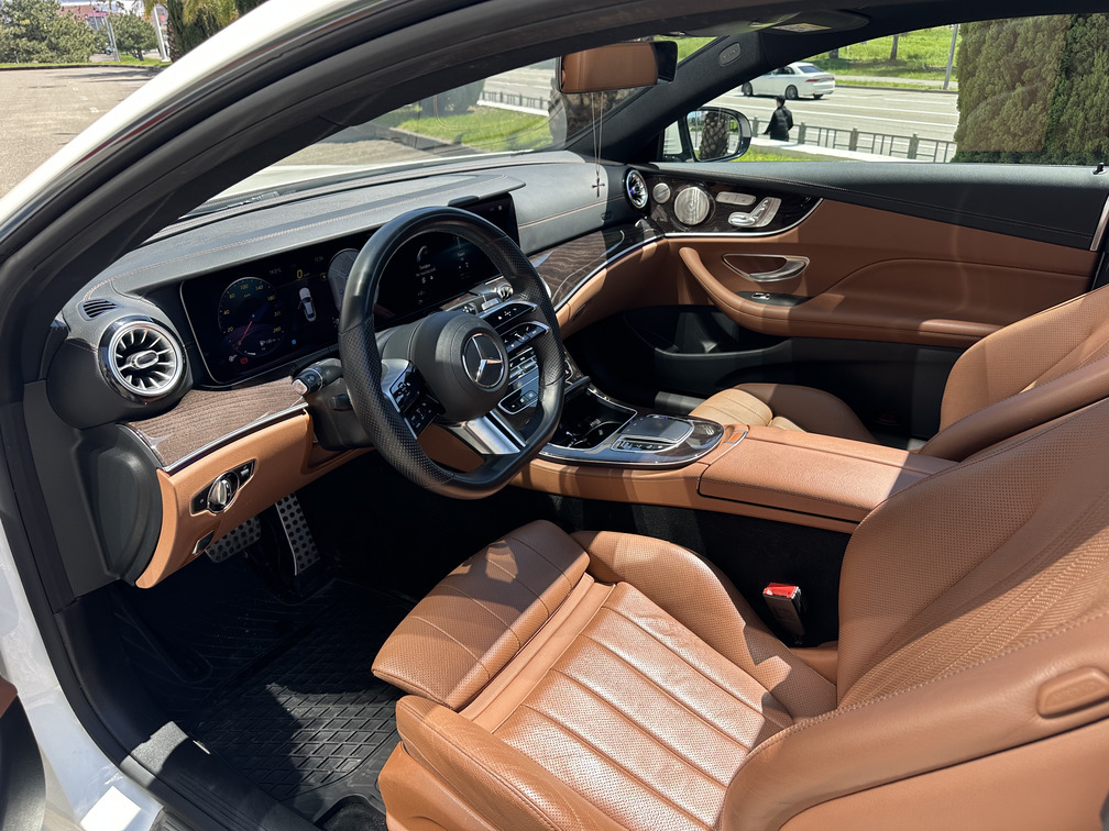 Mercedes-Benz E200 4MATIC