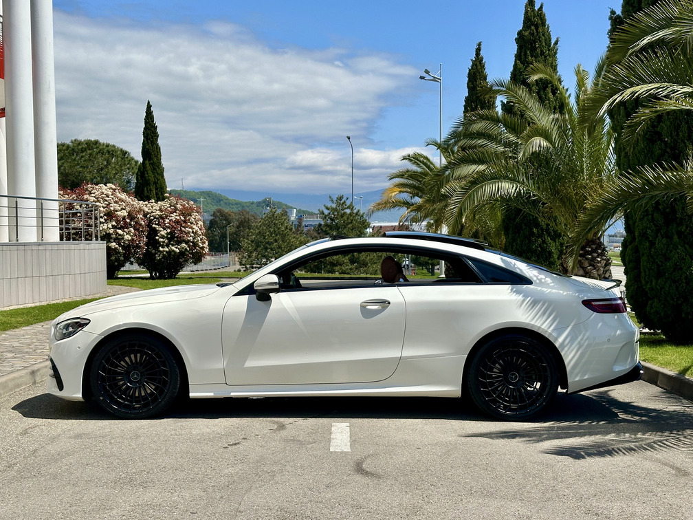 Mercedes-Benz E200 4MATIC